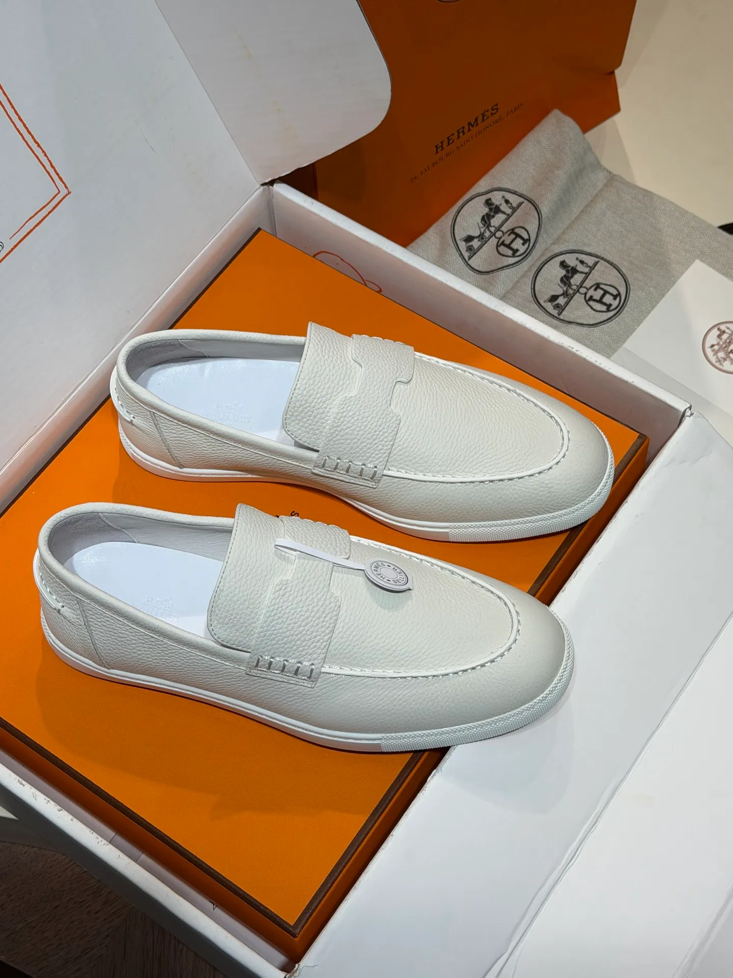 【HERMES】Top P:800💰-Size: 39-44 (38.45. Customized) H Home Freesstyle Men's Loafers Calfskin and Epsom Heritage calfskin high-top sports shoes, the soles are decorated with saddle stud buckle patterns, creating a modern urban style. Imported cowhide + cowhide lining + customized TPU outsole.